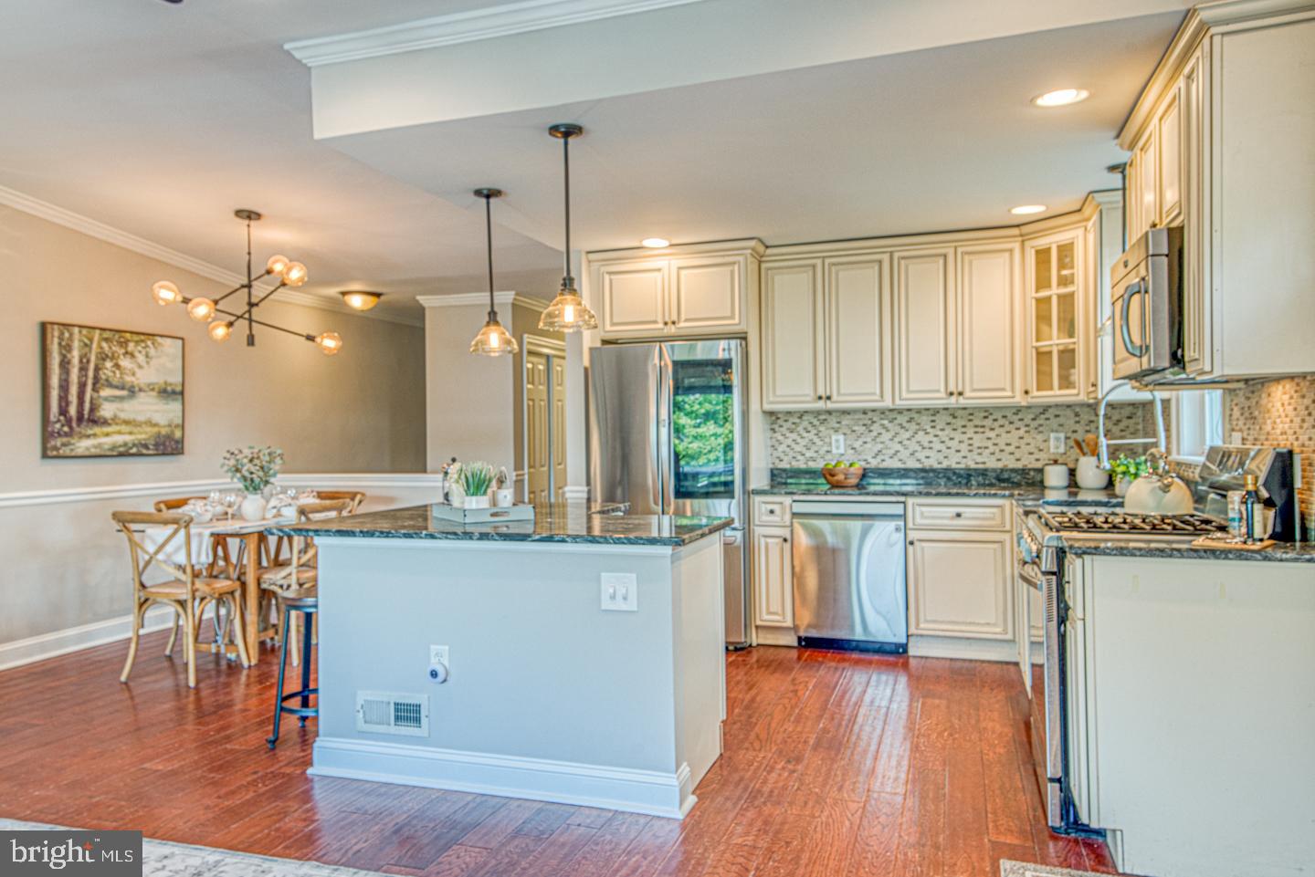 786 Hill Road Philadelphia, PA 19128 - Photo 13 of 29 Kitchen & Dining Area