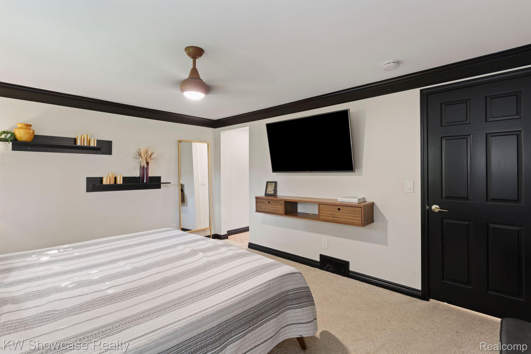 54048 Mound Road Utica, MI 48316 - Photo 19 of 37 Gallery Image 19