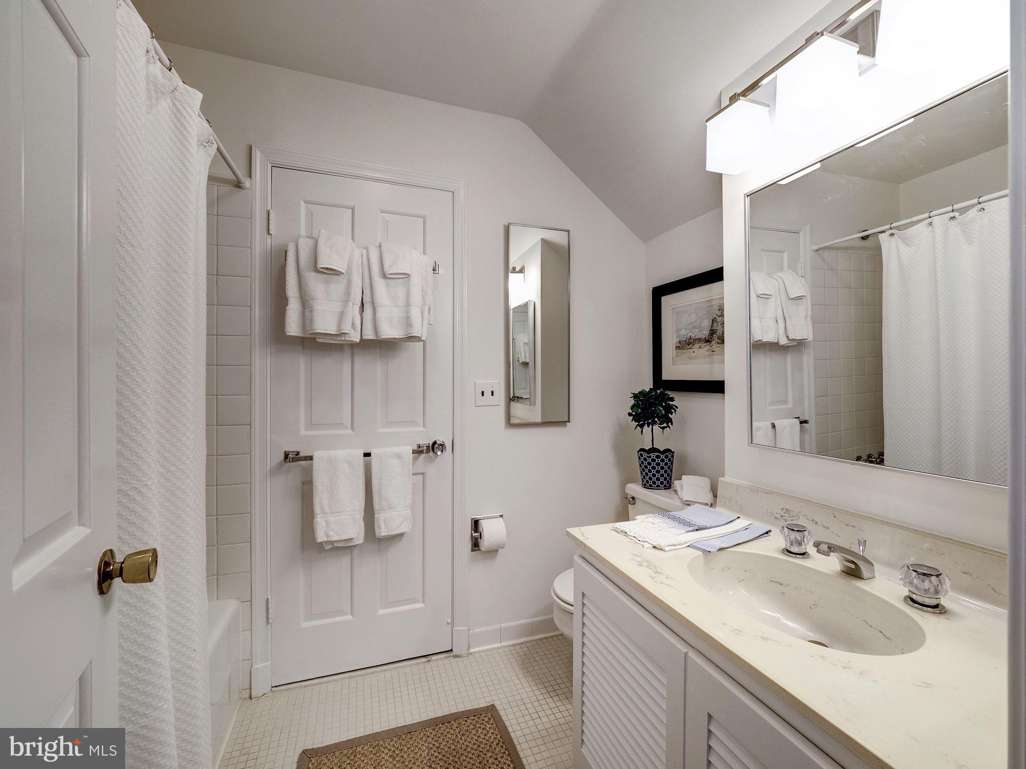 4402 Boxwood Road Bethesda, MD 20816 - Photo 14 of 20 Second level full bathroom