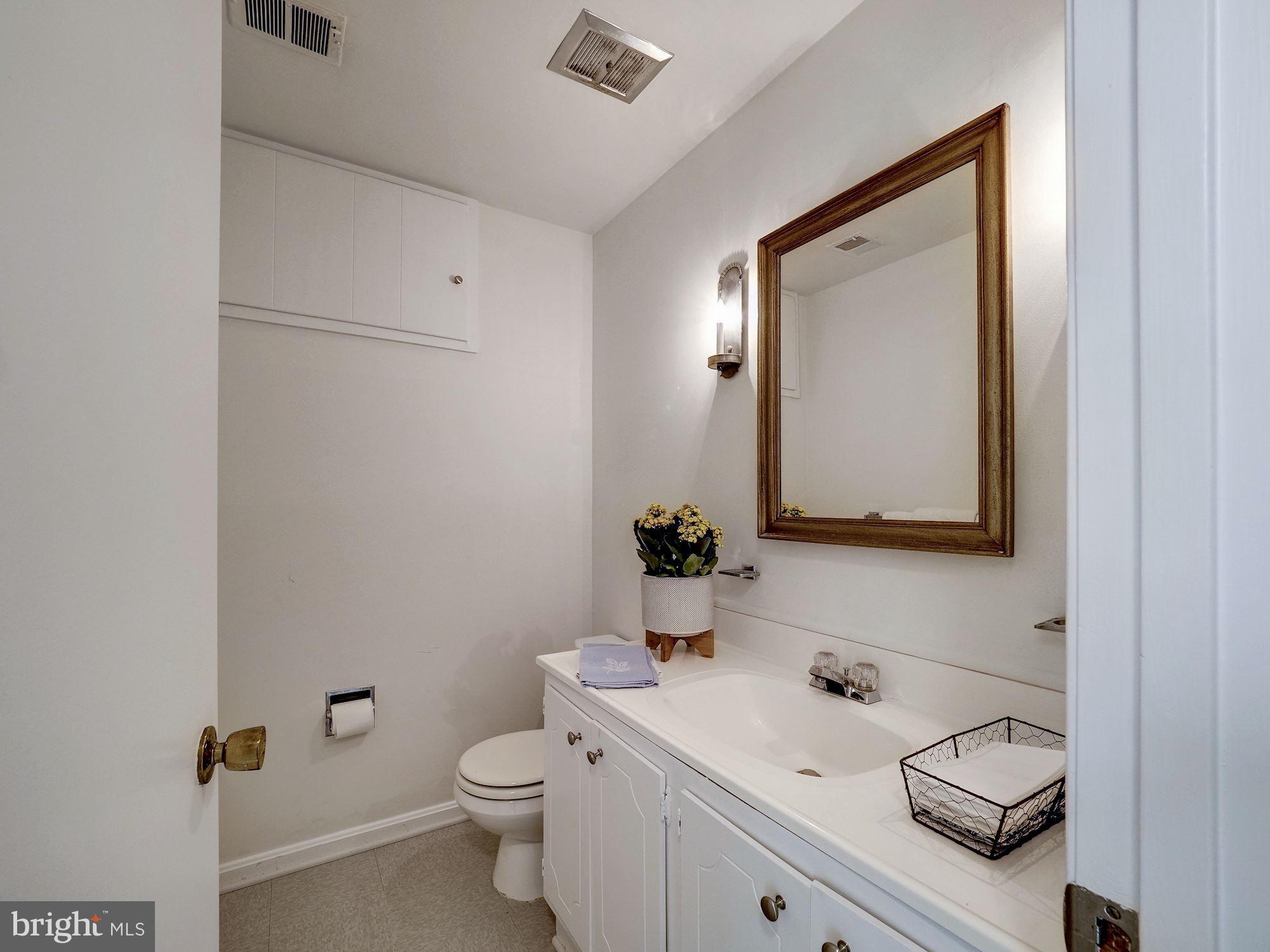 4402 Boxwood Road Bethesda, MD 20816 - Photo 17 of 20 Lower level full bathroom