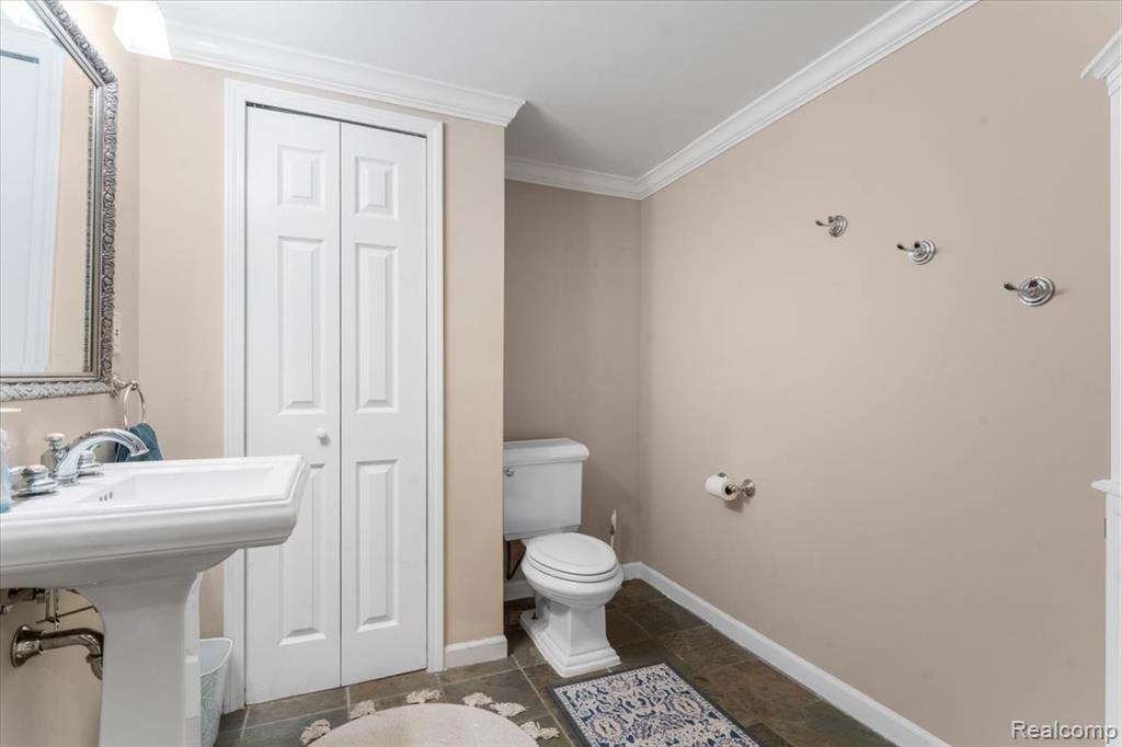 1003 Hemlock Drive Rochester, MI 48307 - Photo 27 of 31 Gallery Image 27