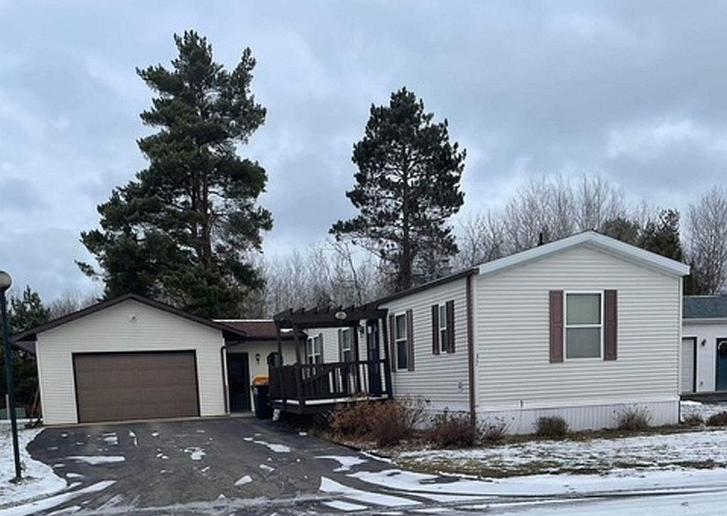 37 Edgewater Court Rhinelander, WI 54501 - Photo 1 of 45 Gallery Image 1