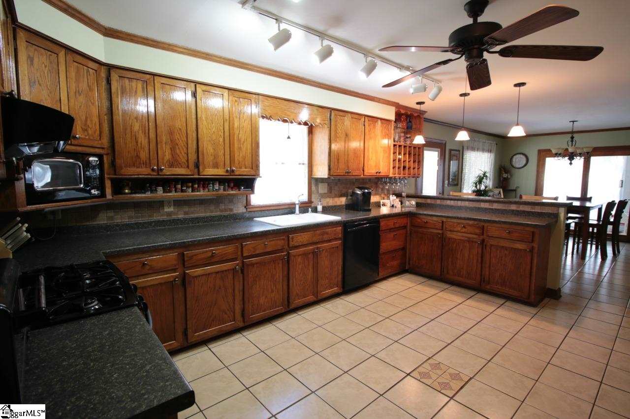 139 Cove Road Clinton, SC 29325 - Photo 3 of 17 Large kitchen with wine rack and bar!