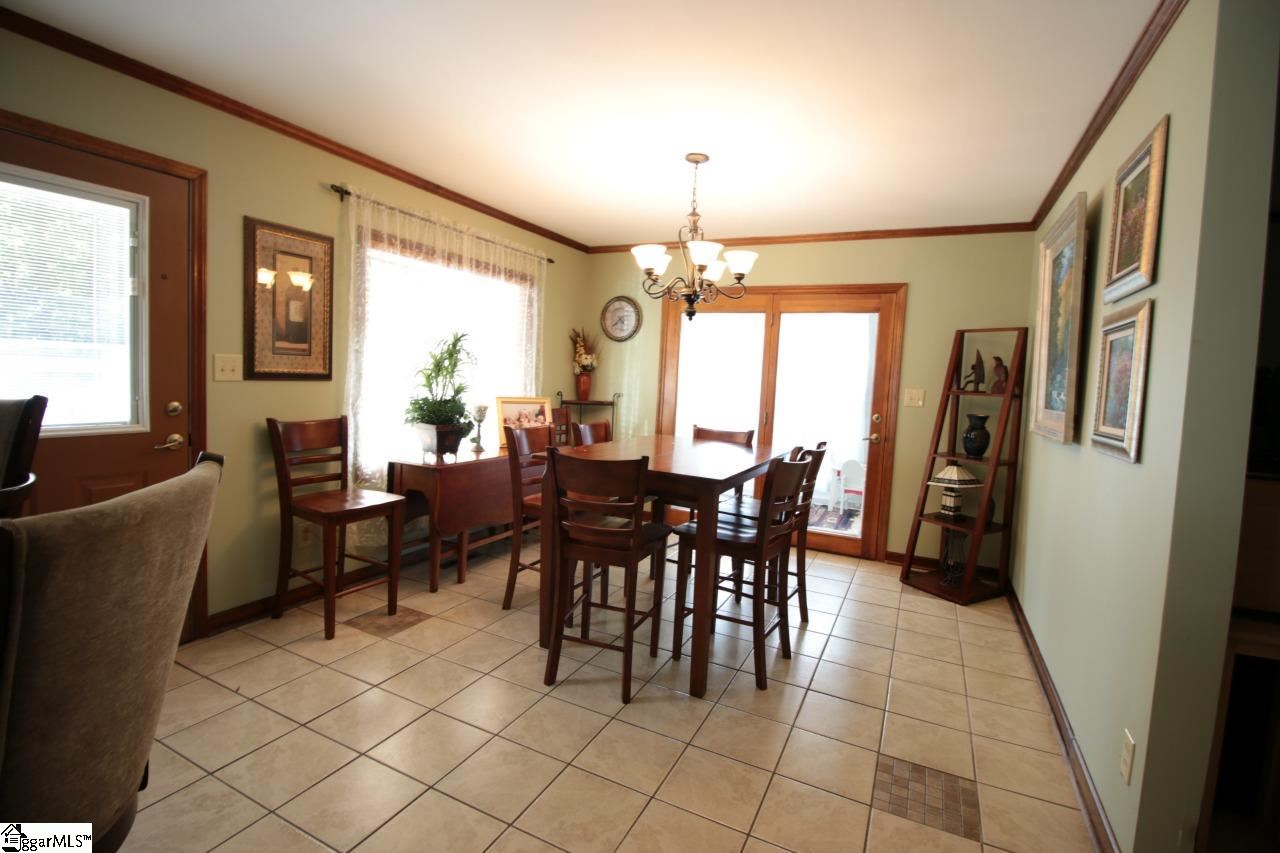 139 Cove Road Clinton, SC 29325 - Photo 5 of 17 Large dining area with lots of light open to the kitchen and greatroom