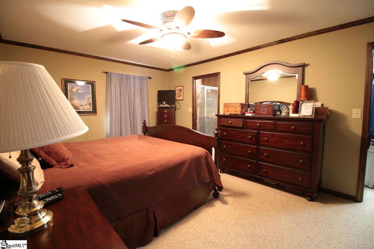 139 Cove Road Clinton, SC 29325 - Photo 10 of 17 Large room can accommodate a king size bed and lots of furniture