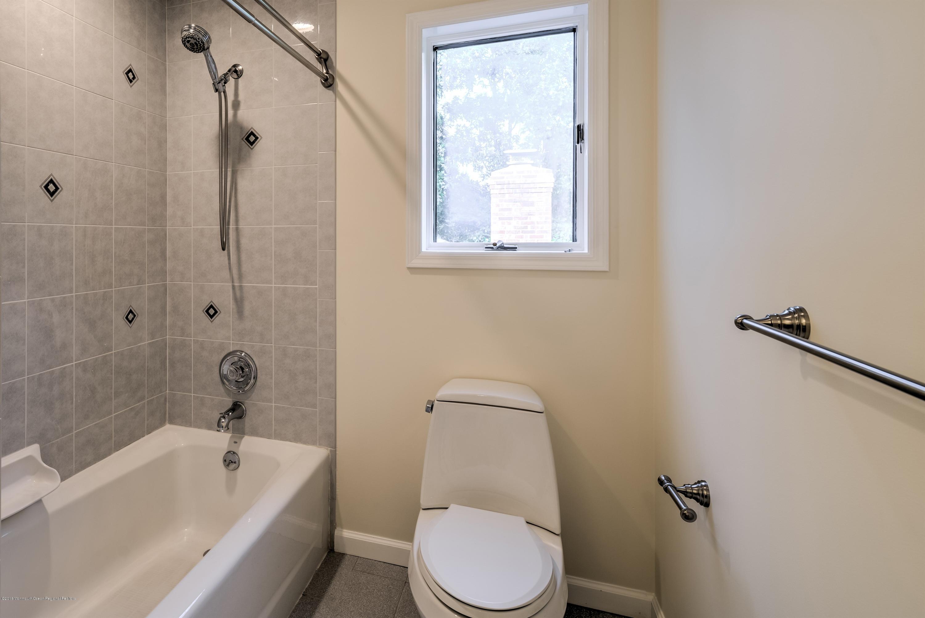 635 Jackson Mills Road Jackson, NJ 08527 - Photo 20 of 27 021_BATHROOM