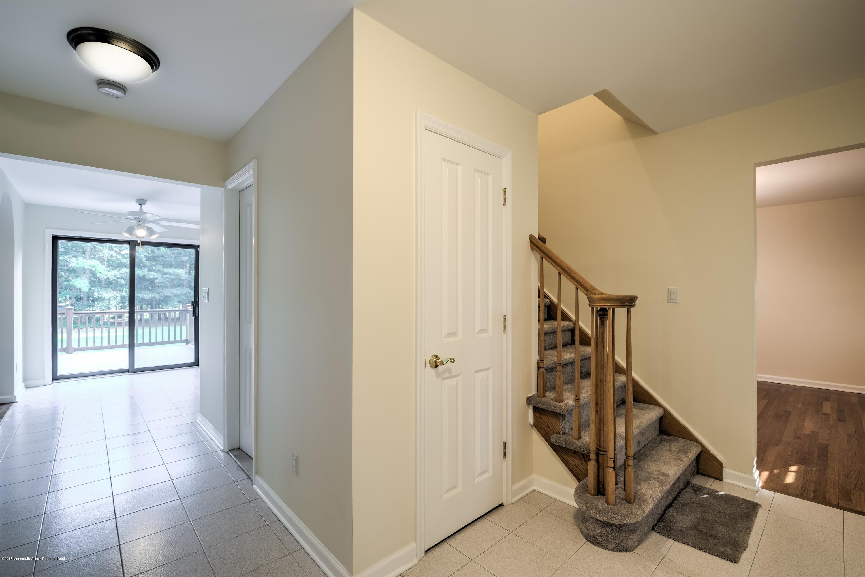 635 Jackson Mills Road Jackson, NJ 08527 - Photo 3 of 27 003_FOYER