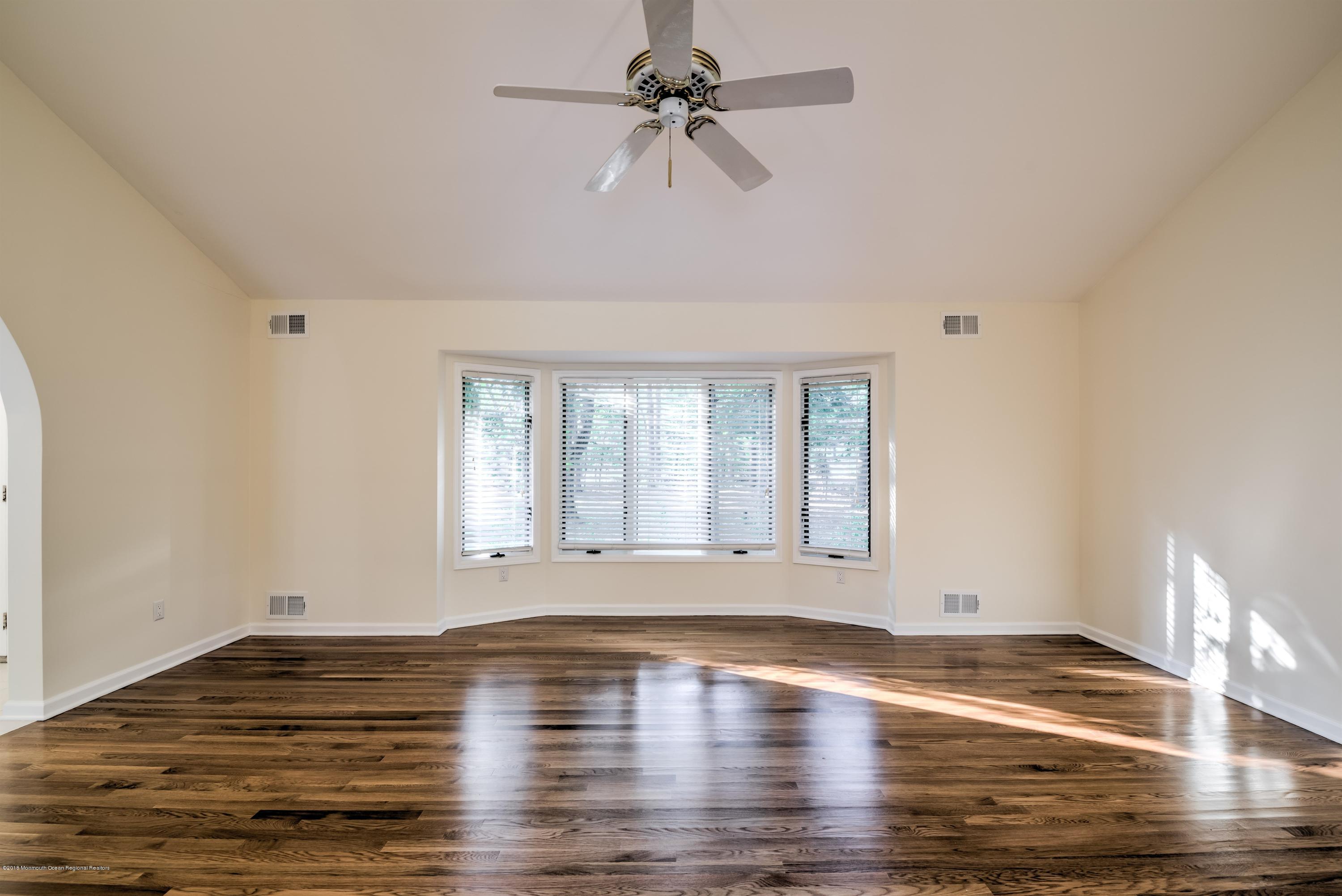635 Jackson Mills Road Jackson, NJ 08527 - Photo 6 of 27 006_LIVING ROOM