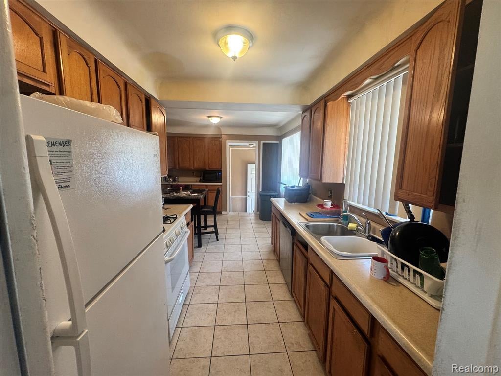 22122 Kelly Road Eastpointe, MI 48021 - Photo 4 of 10 Gallery Image 4