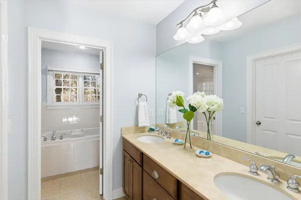 $1,049,000 | 480 Main Street, Unit 13, Falmouth, MA 02540