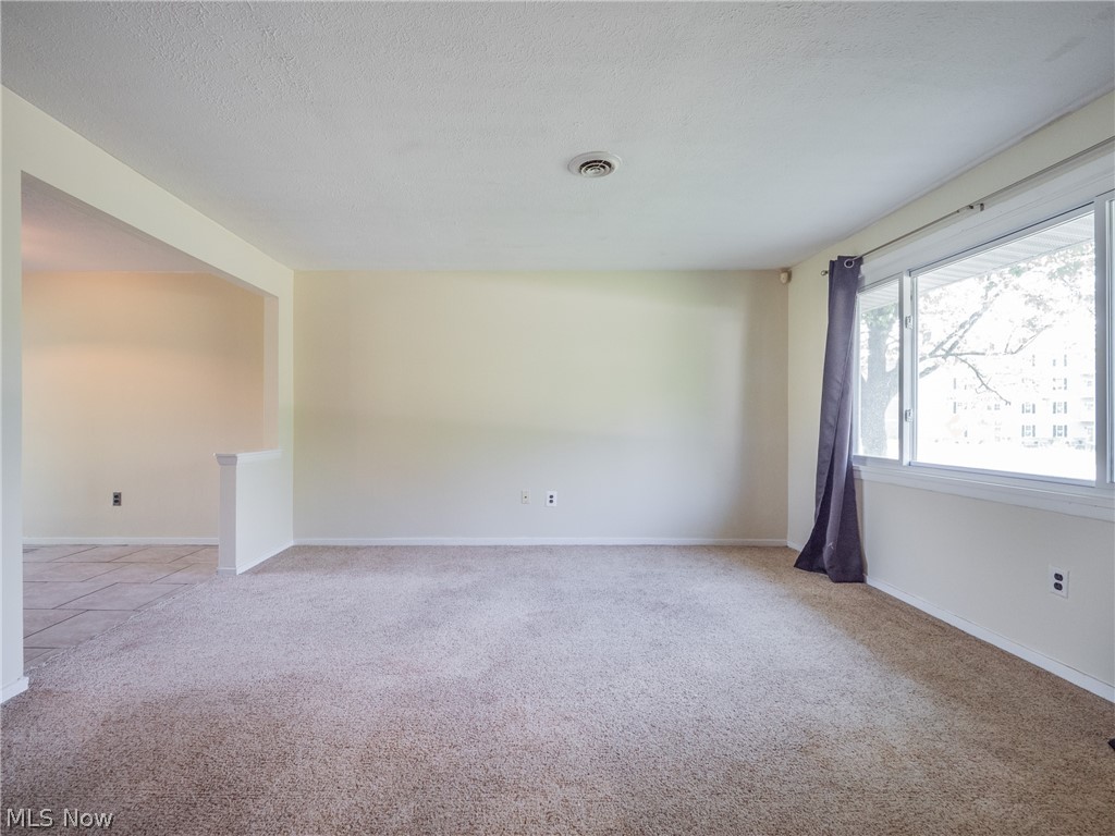 21268 Sheldon Road Brook Park, OH 44142 - Photo 5 of 35