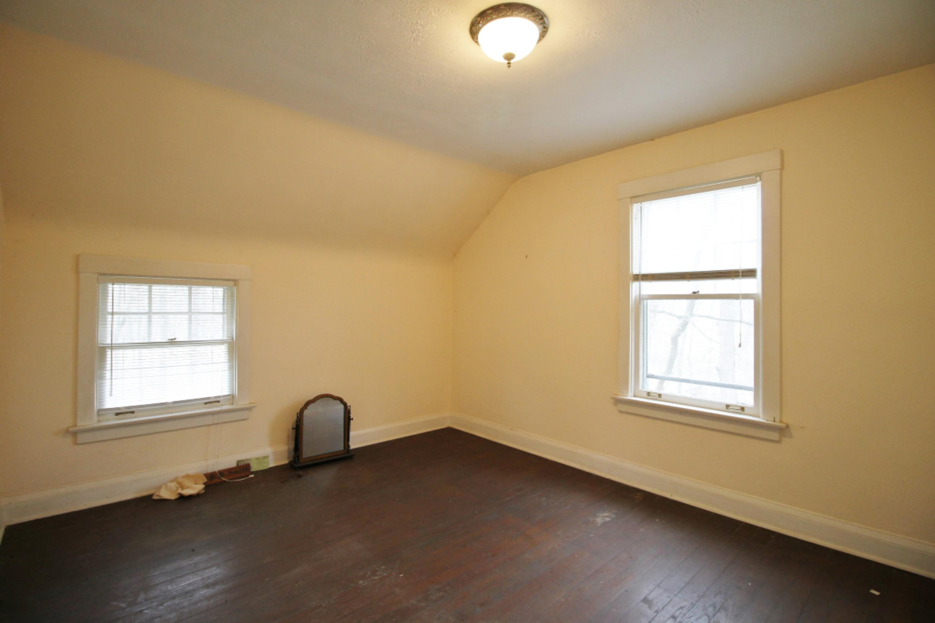 13844 Log Cabin Road Three Oaks, MI 49128 - Photo 17 of 21 Upstairs bedroom