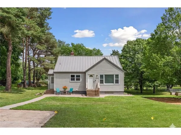 $349,900 | 3910 Elmwood Street, Vadnais Heights, MN 55127