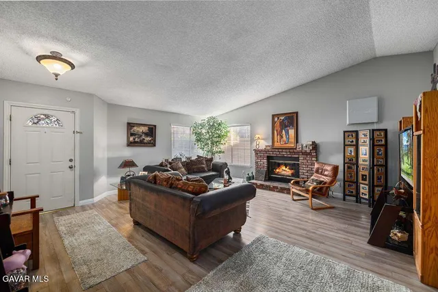 $464,999 | 44115 Hunter Court, Lancaster, CA 93536