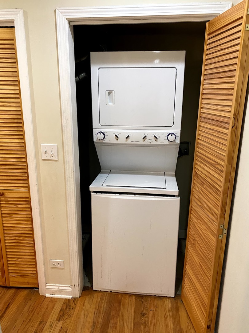 3336 West 19th Street, Unit 1W Chicago, IL 60623 - Photo 10 of 10 a utility room with dryer and washer
