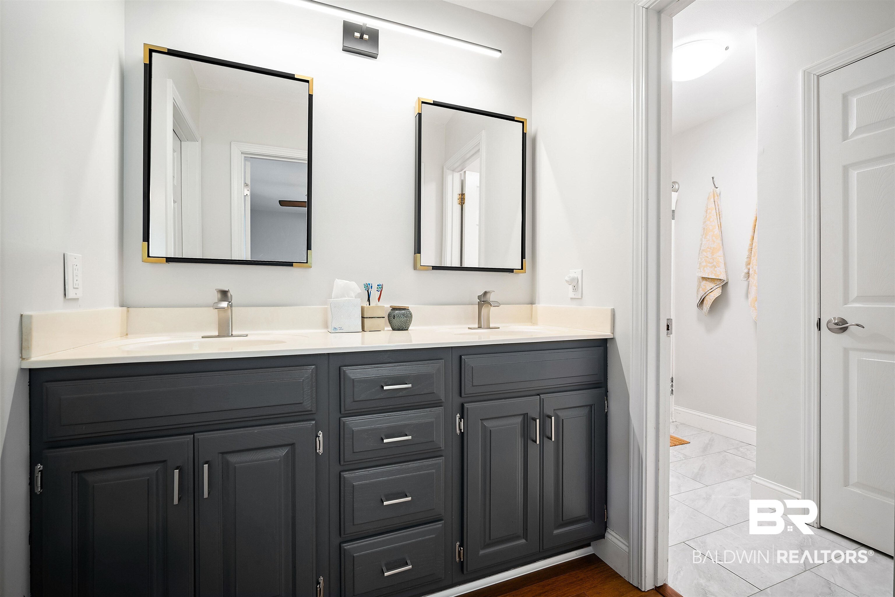 808 Michigan Avenue Fairhope, AL 36532 - Photo 17 of 33 Bathroom featuring vanity