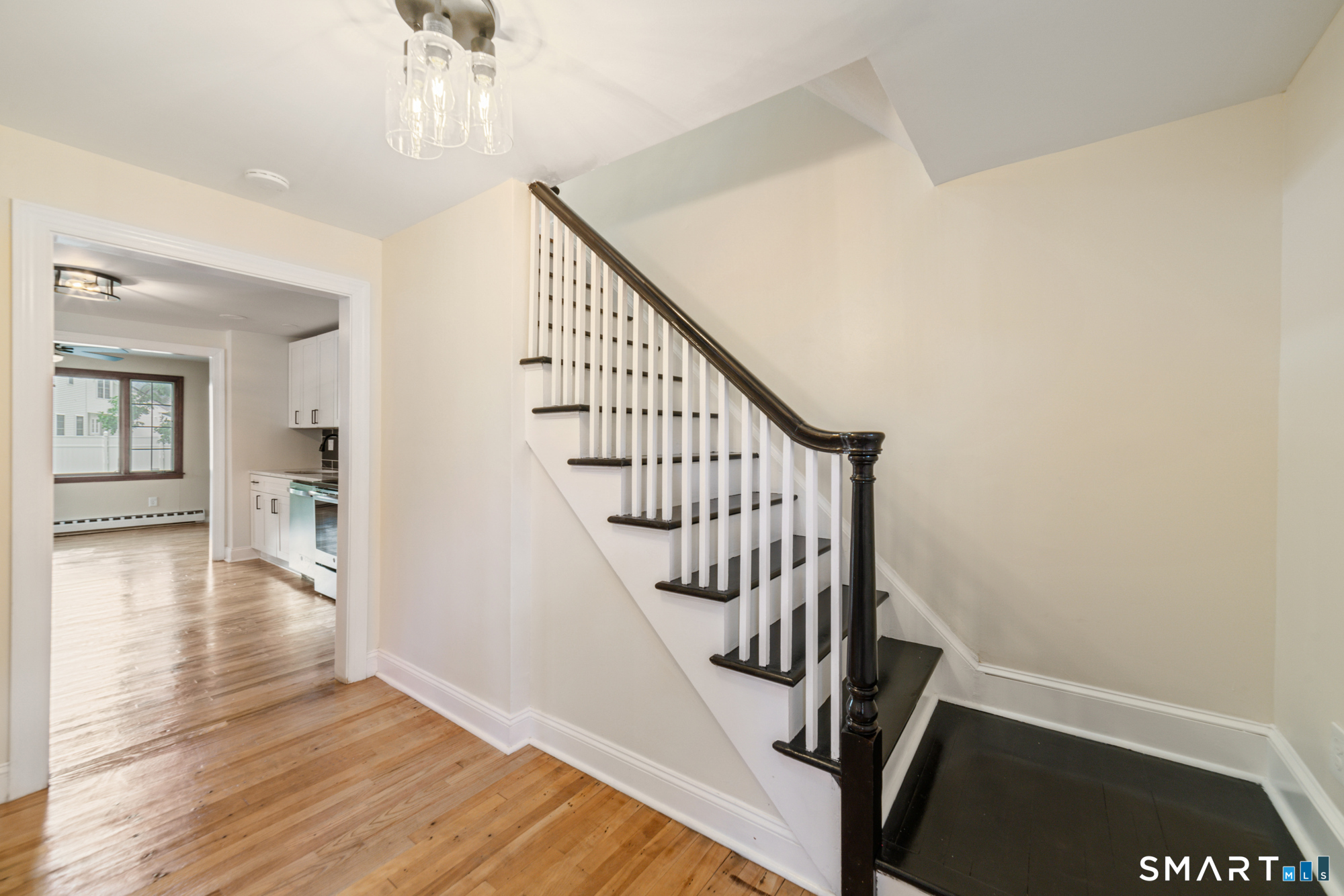 48 Lardner Road Bristol, CT 06010 - Photo 3 of 40