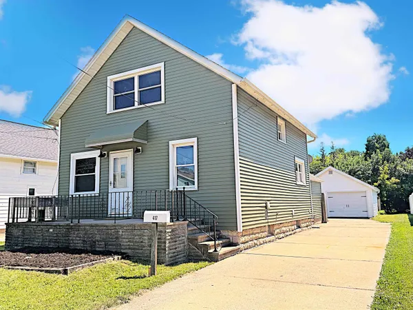 $226,900 | 417 West 17th Avenue, Oshkosh, WI 54902