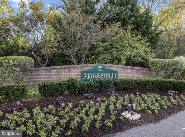 a sign that is on the side of the road