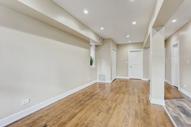 $1,700 | 5040 West Berenice Avenue, Unit 1, Chicago, IL 60641