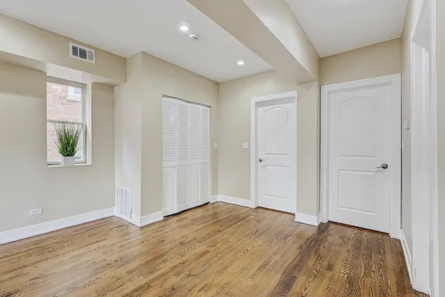 $1,700 | 5040 West Berenice Avenue, Unit 1, Chicago, IL 60641