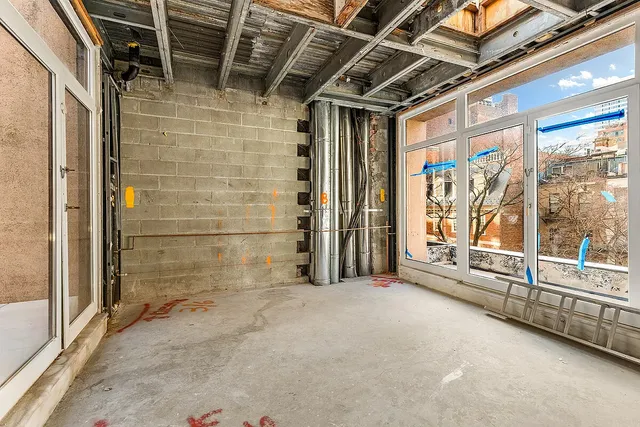 $7,950,000 | 212 East 72nd Street | Lenox Hill