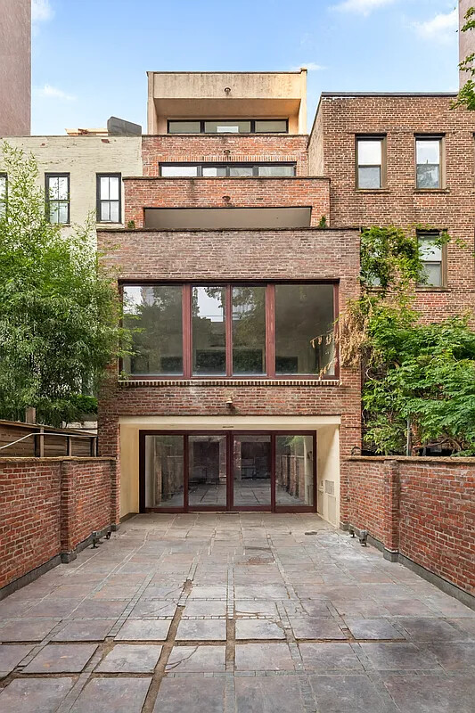 212 East 72nd Street Manhattan, NY 10021 - Photo 2 of 16 a view of building with a window and balcony