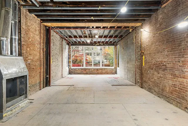 $7,950,000 | 212 East 72nd Street | Lenox Hill