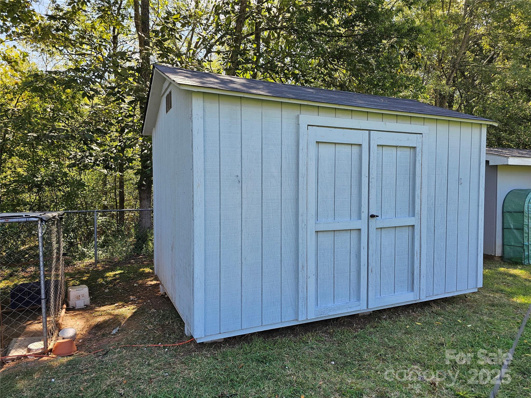 802 Linden Drive Chester, SC 29706 - Photo 45 of 47 a view of a backyard with tub
