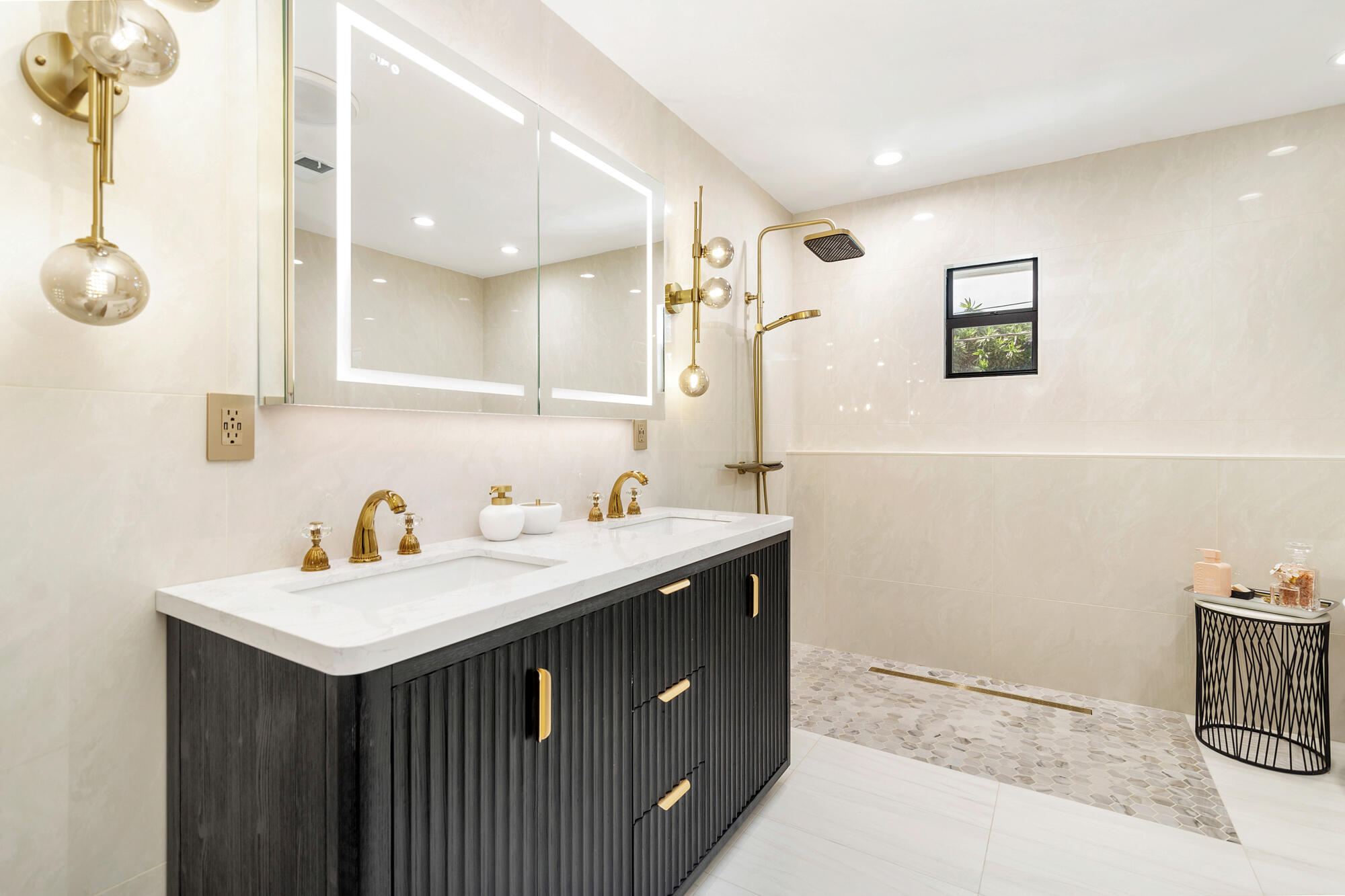 340 Ellamar Road West Palm Beach, FL 33405 - Photo 17 of 33 Primary Bathroom