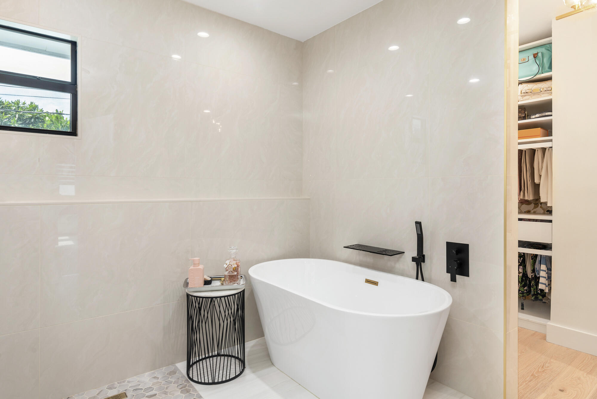 340 Ellamar Road West Palm Beach, FL 33405 - Photo 18 of 33 Primary Bathroom
