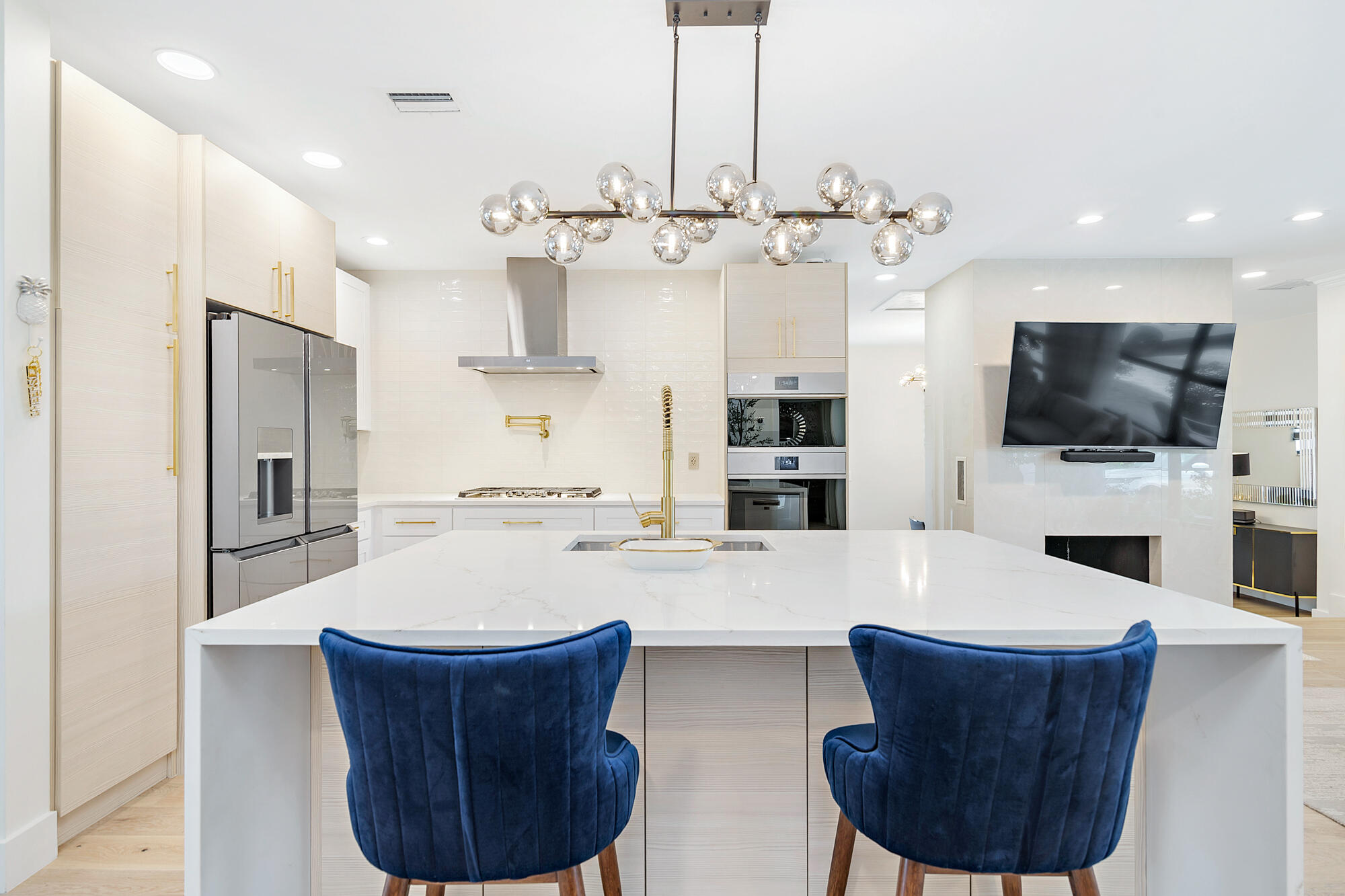 340 Ellamar Road West Palm Beach, FL 33405 - Photo 10 of 33 Kitchen