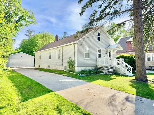 $284,900 | 1212 Cass Street, Green Bay, WI 54301
