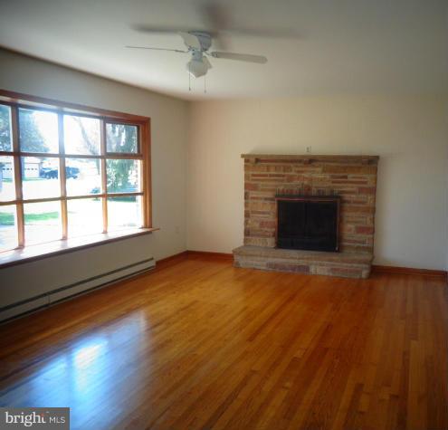 7204 Peekskill Drive Frederick, MD 21702 - Photo 2 of 14 Living Room