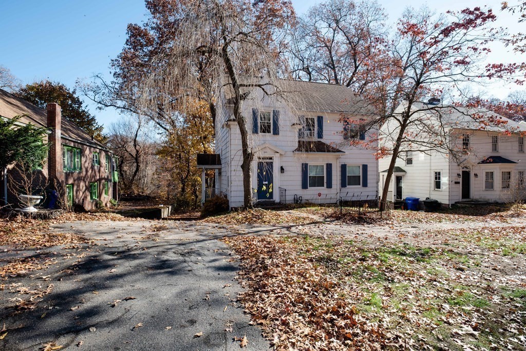 205 Norfolk Street Springfield, MA 01109 - Photo 2 of 39 Gallery Image 2