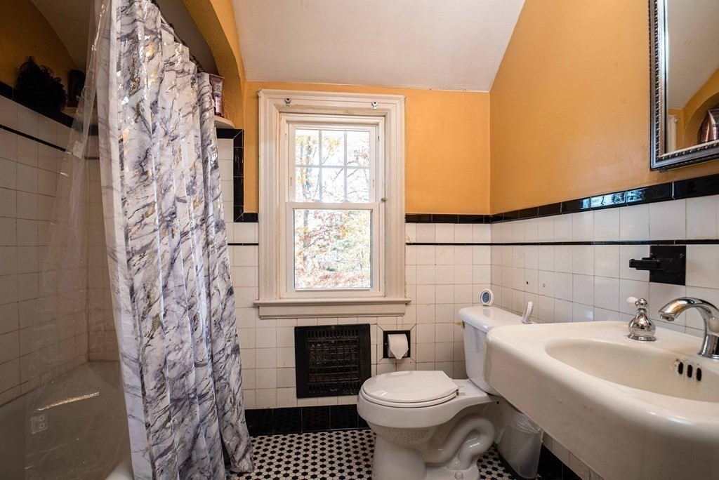 205 Norfolk Street Springfield, MA 01109 - Photo 29 of 39 Gallery Image 29