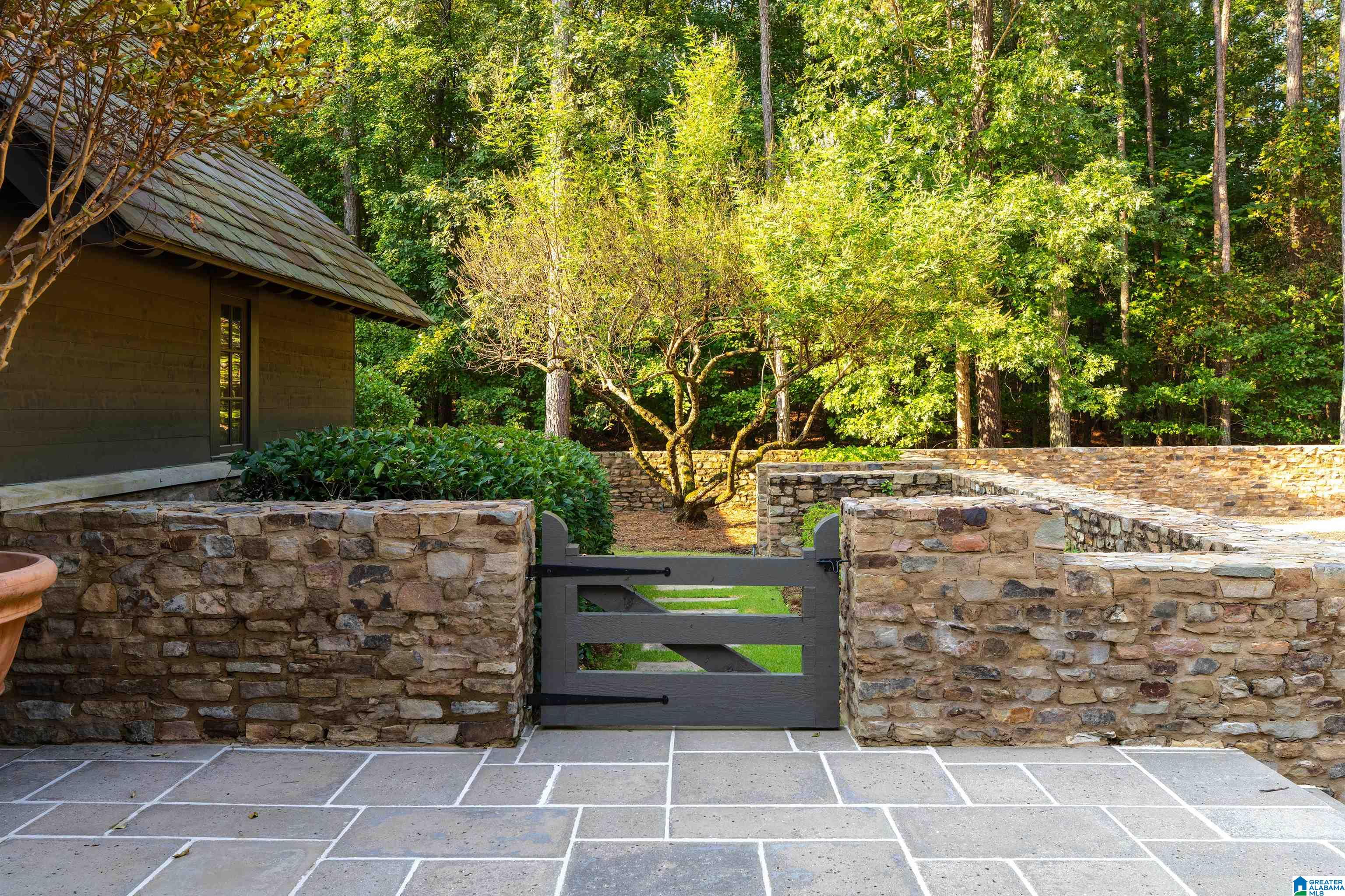 207 Saunders Bridge Circle Sterrett, AL 35147 - Photo 8 of 100