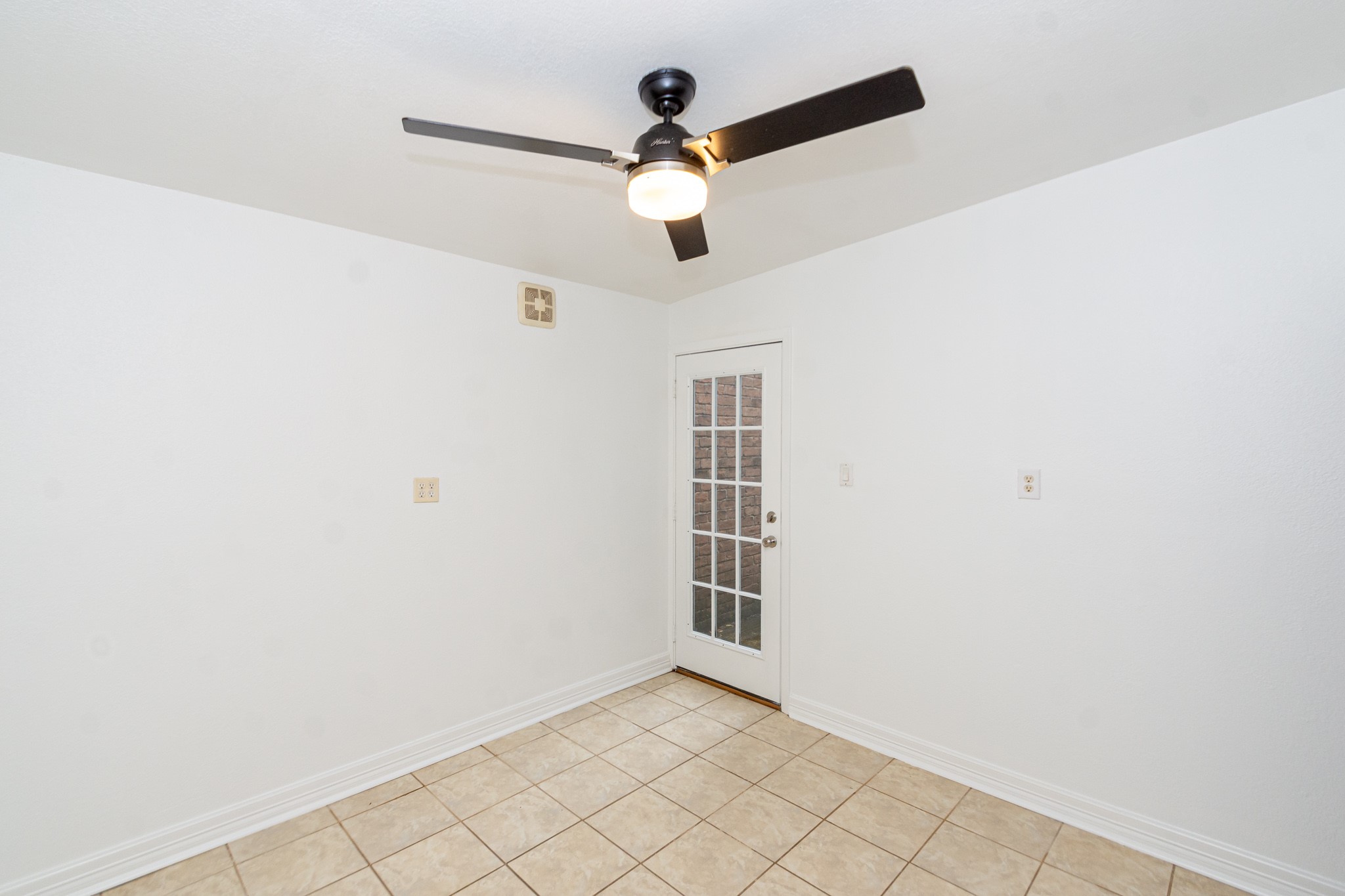 1911 Trixie Lane Houston, TX 77042 - Photo 37 of 43 an empty room