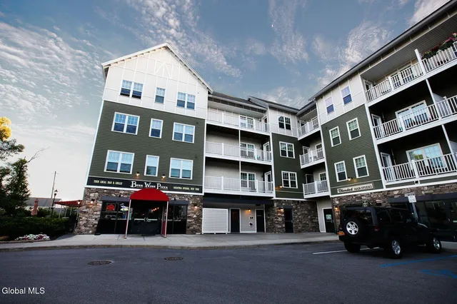 $2,675 | 74 Weibel Avenue, Unit 11HP304, Saratoga Springs, NY 12866