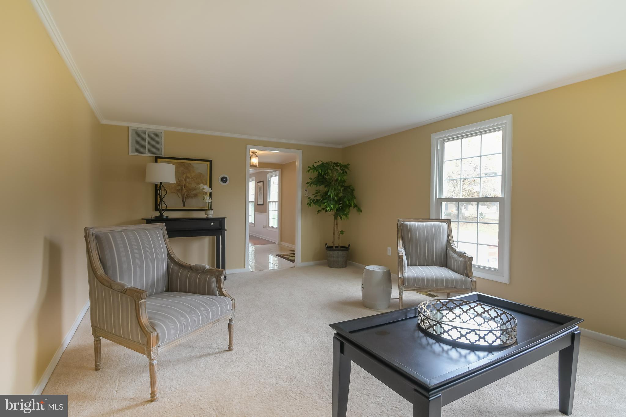 10812 Sandringham Road Cockeysville, MD 21030 - Photo 3 of 37 Living Room
