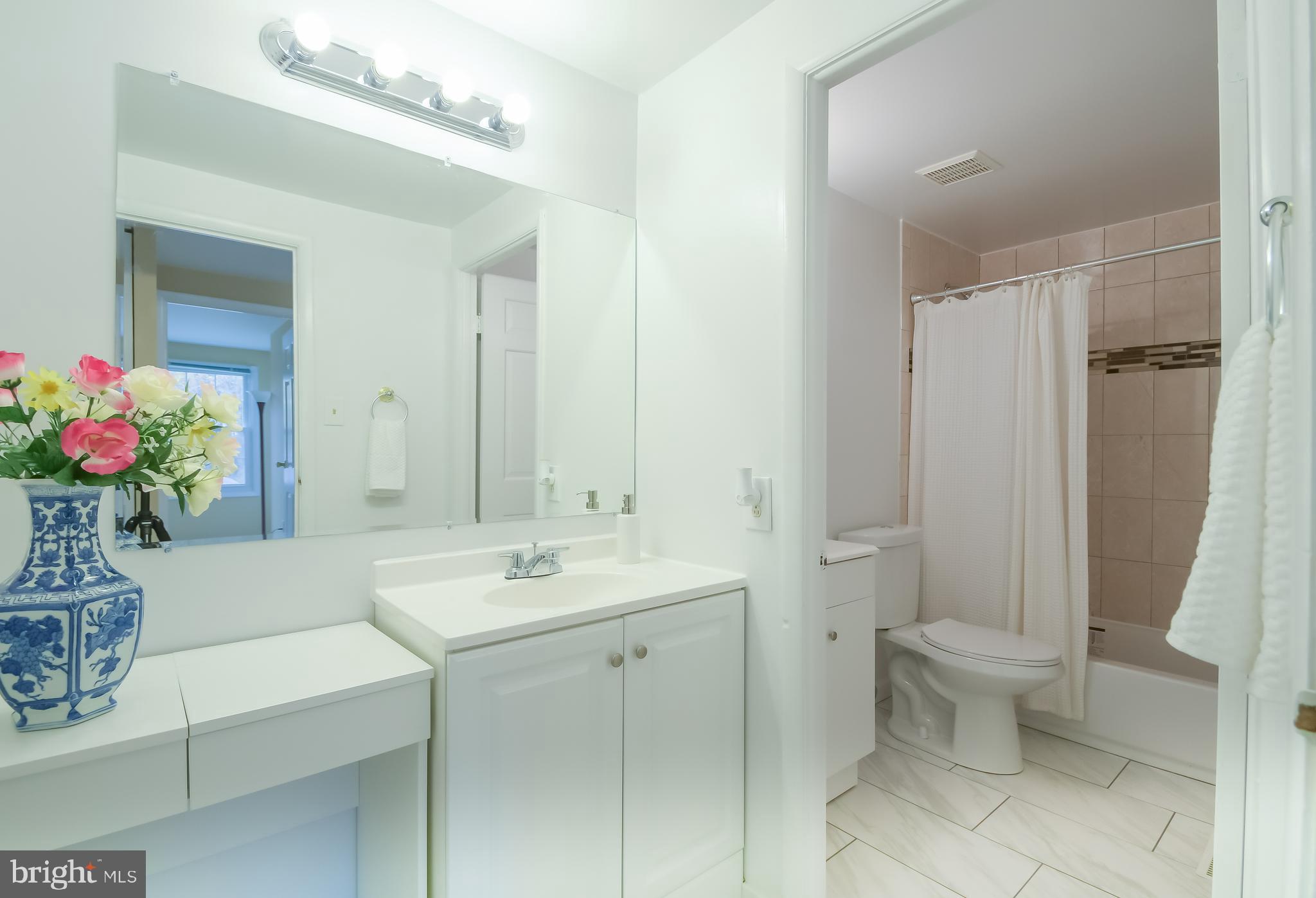10812 Sandringham Road Cockeysville, MD 21030 - Photo 21 of 37 Hall Bath