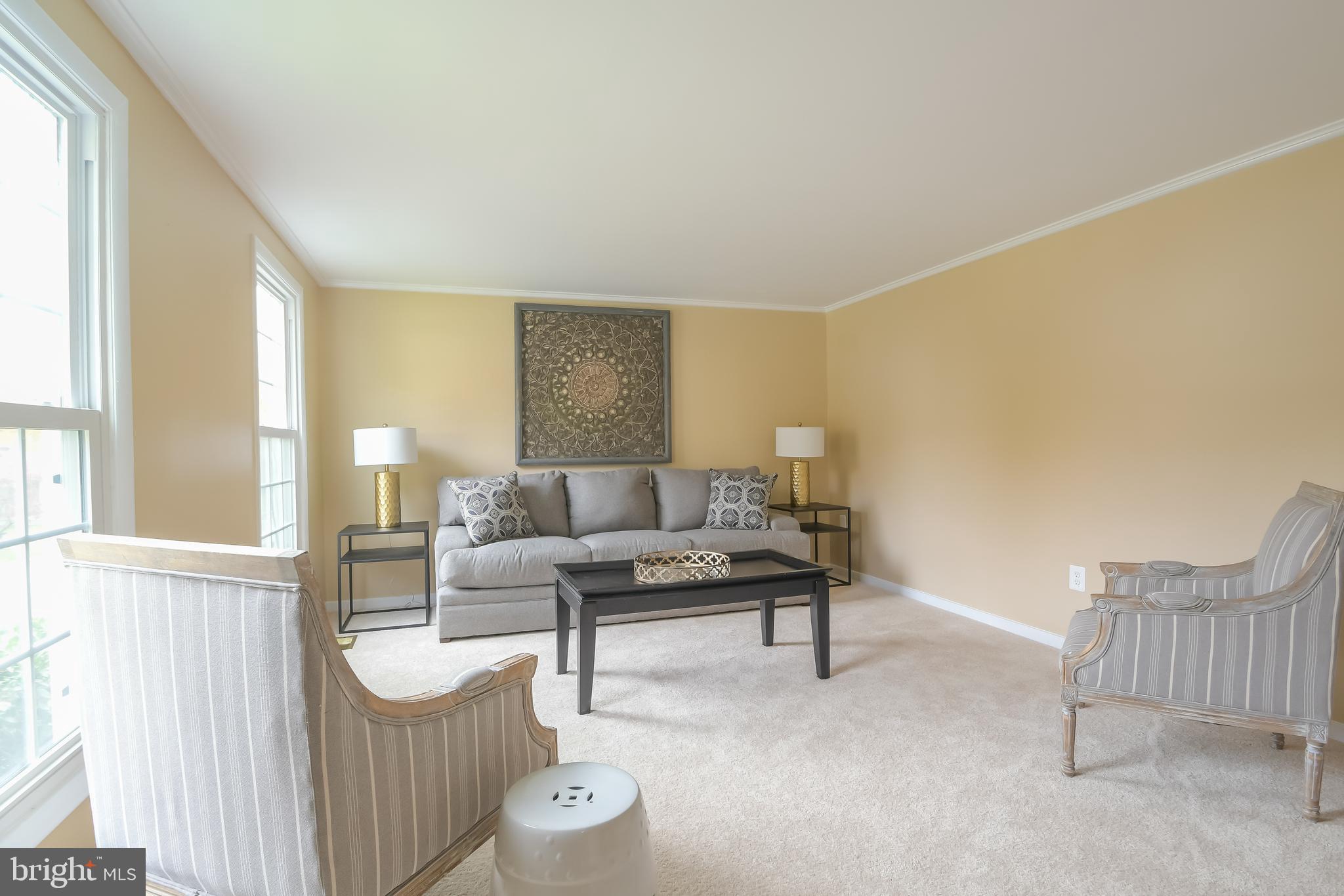 10812 Sandringham Road Cockeysville, MD 21030 - Photo 4 of 37 Living Room