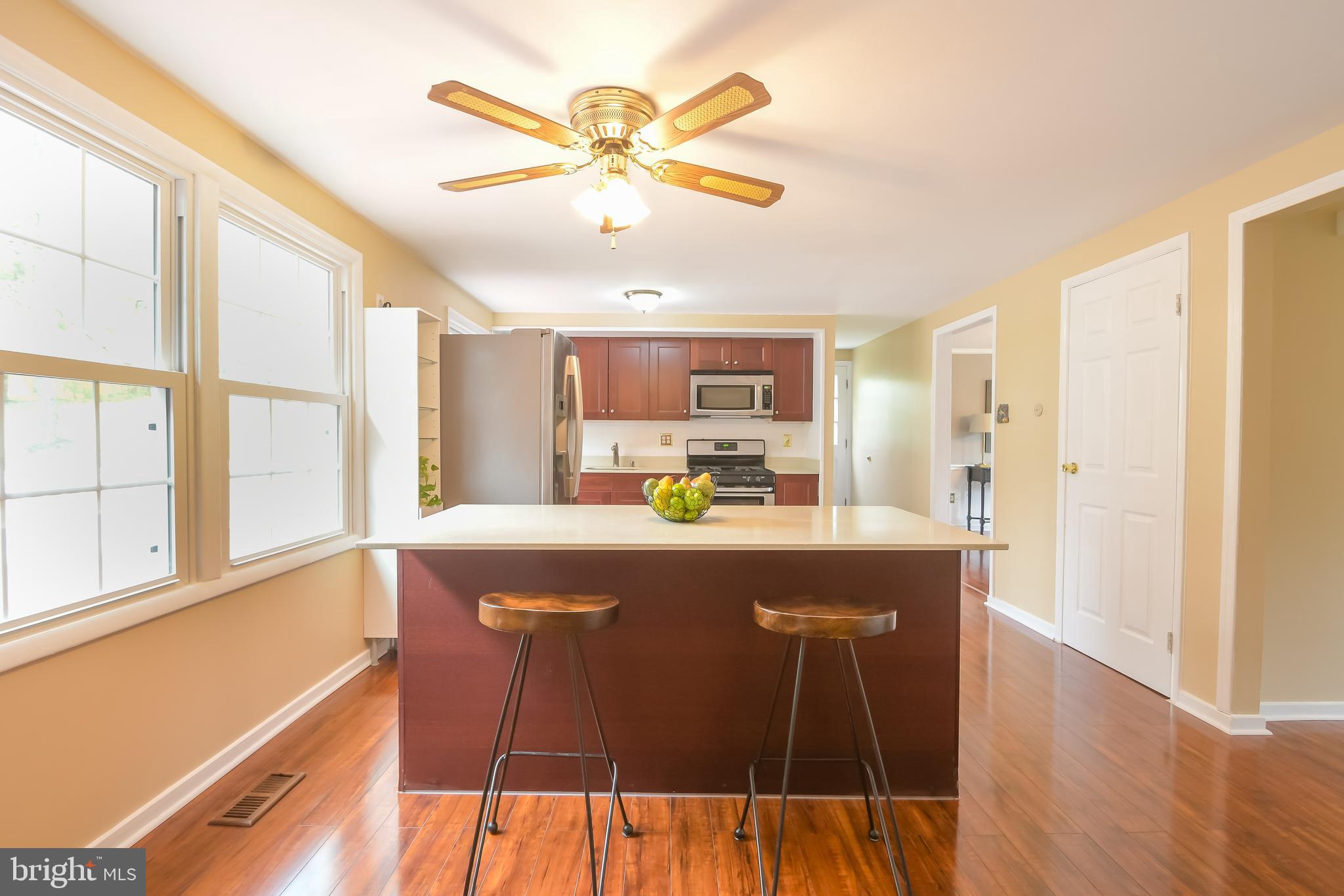 10812 Sandringham Road Cockeysville, MD 21030 - Photo 10 of 37 Kitchen Breakfast Bar