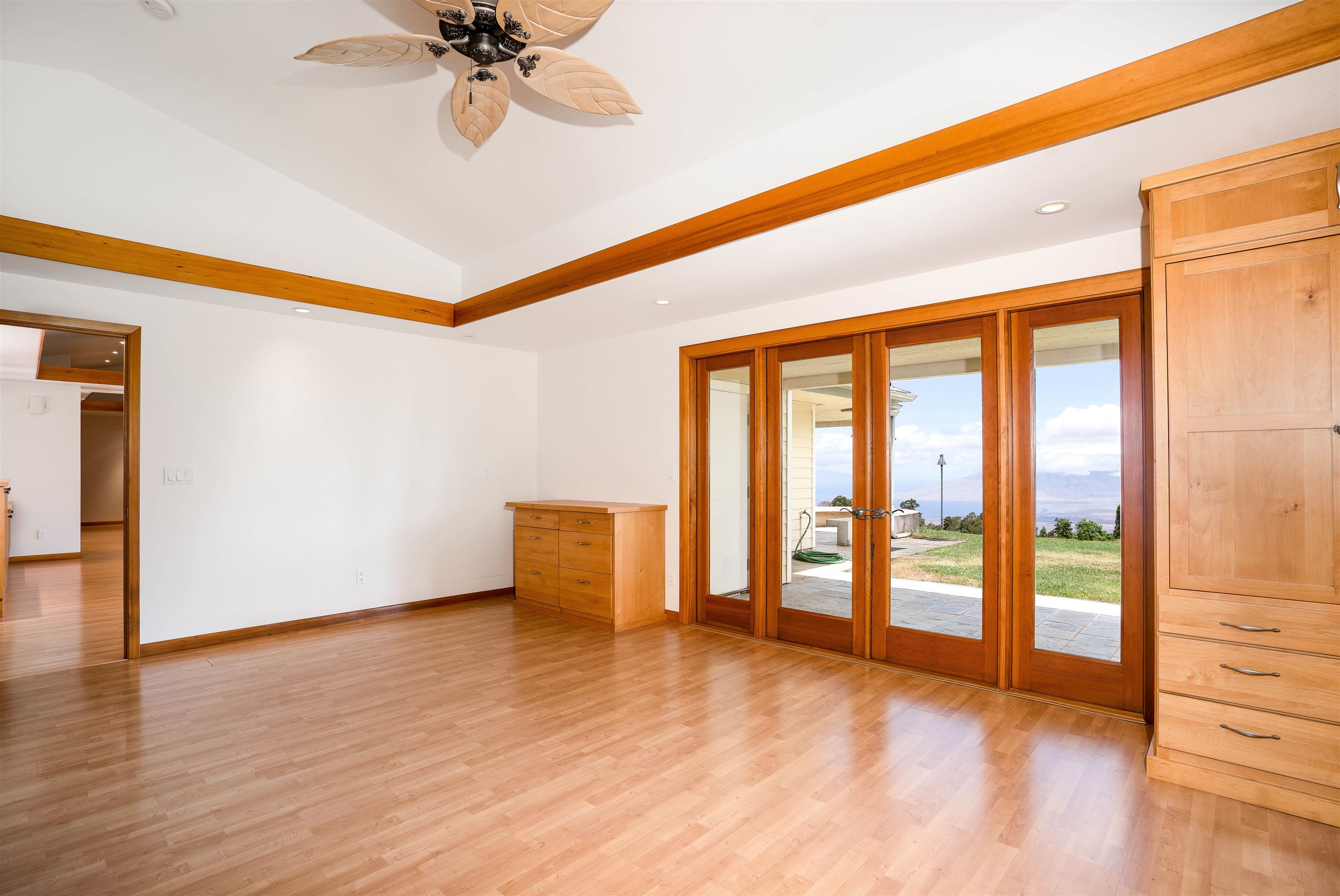 7733 Kula Highway Kula, HI 96790 - Photo 14 of 30 Primary ensuite with built-in cabinets