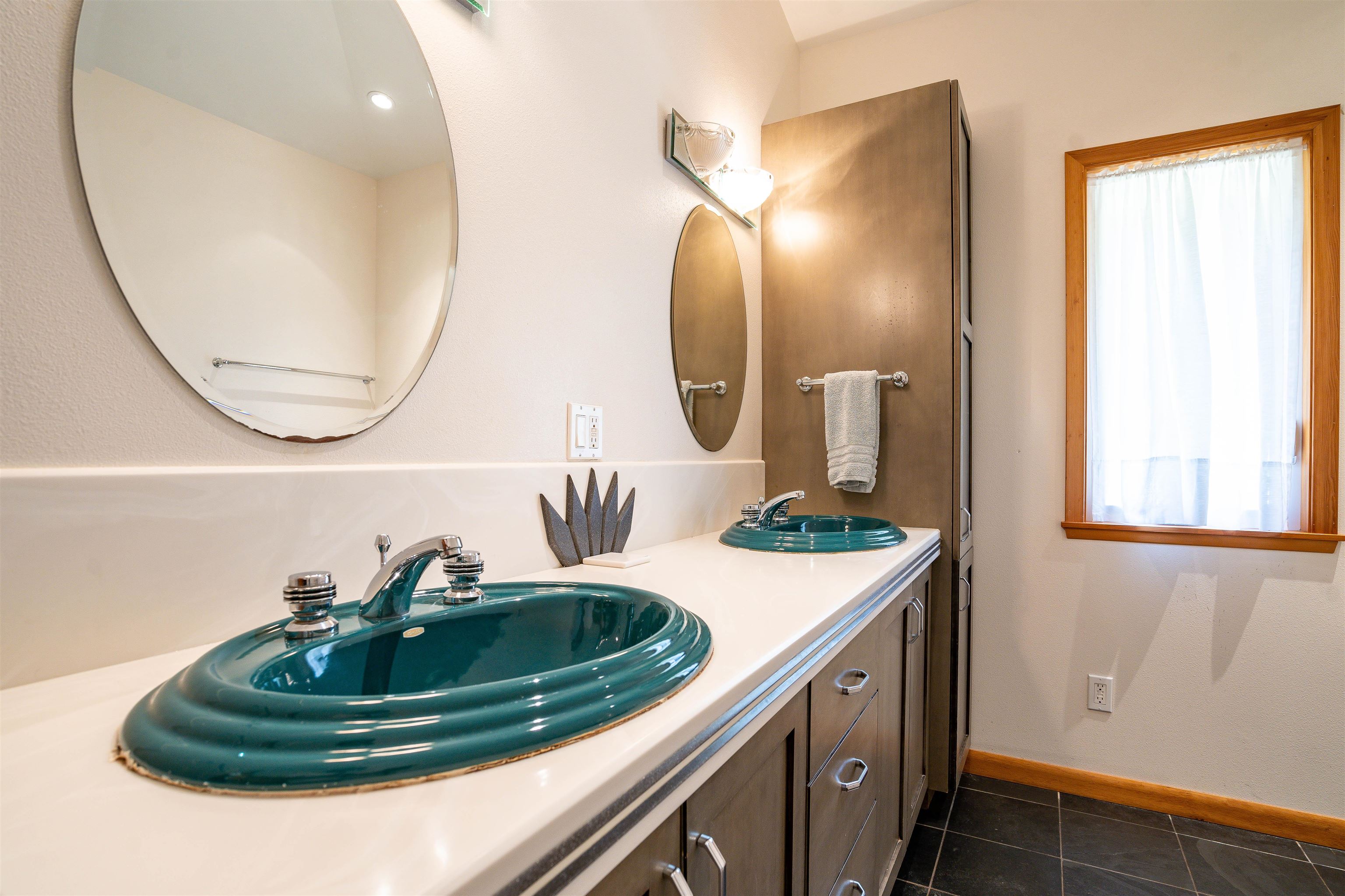 7733 Kula Highway Kula, HI 96790 - Photo 15 of 30 Primary Bath