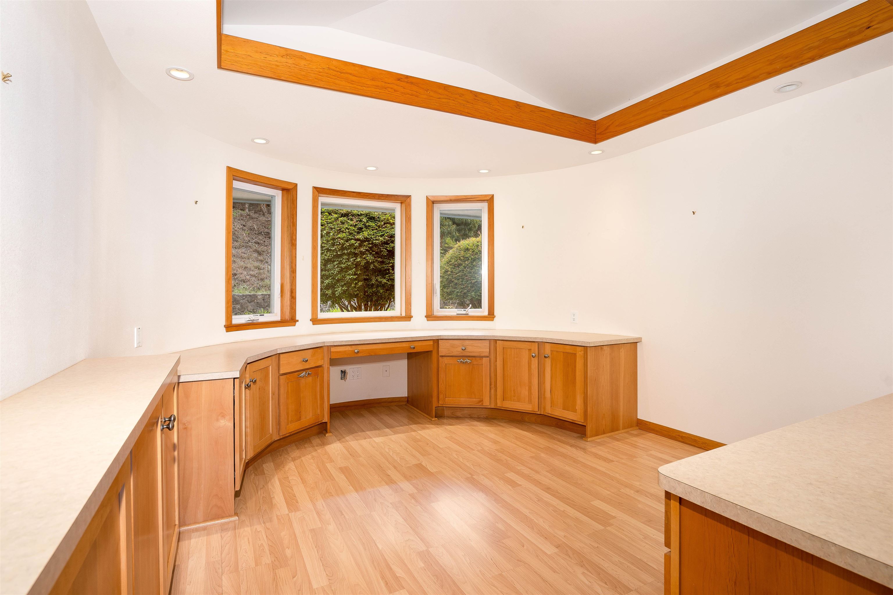 7733 Kula Highway Kula, HI 96790 - Photo 19 of 30 Office with built-in cabinets