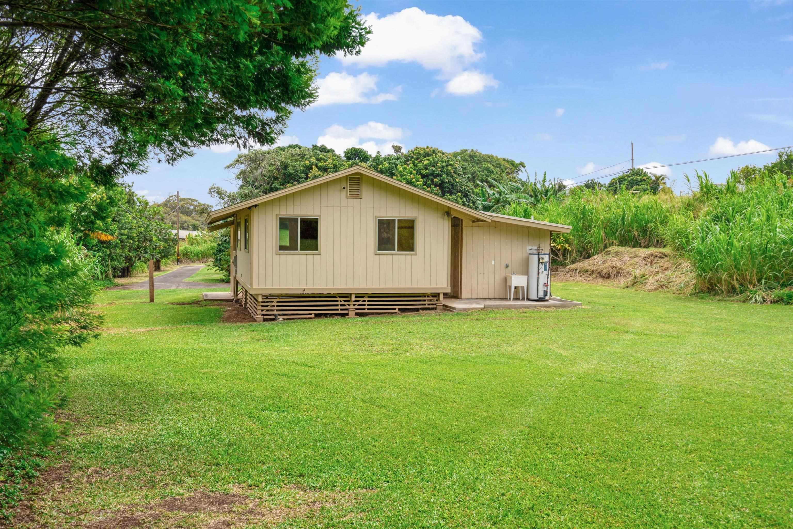1784 West Kuiaha Road Haiku, HI 96708 - Photo 19 of 27 a house view with a garden space