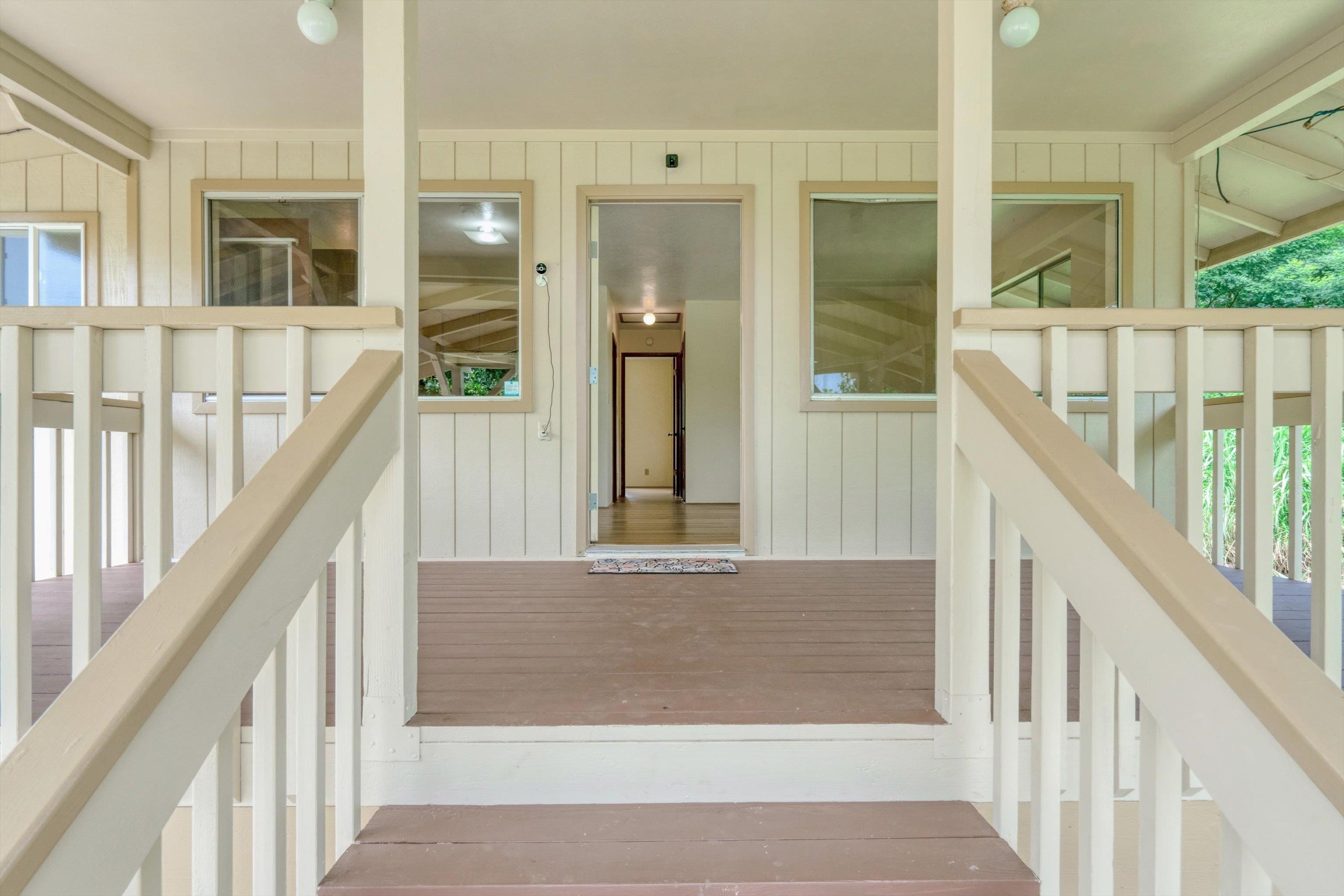 1784 West Kuiaha Road Haiku, HI 96708 - Photo 7 of 27 a view of a staircase door