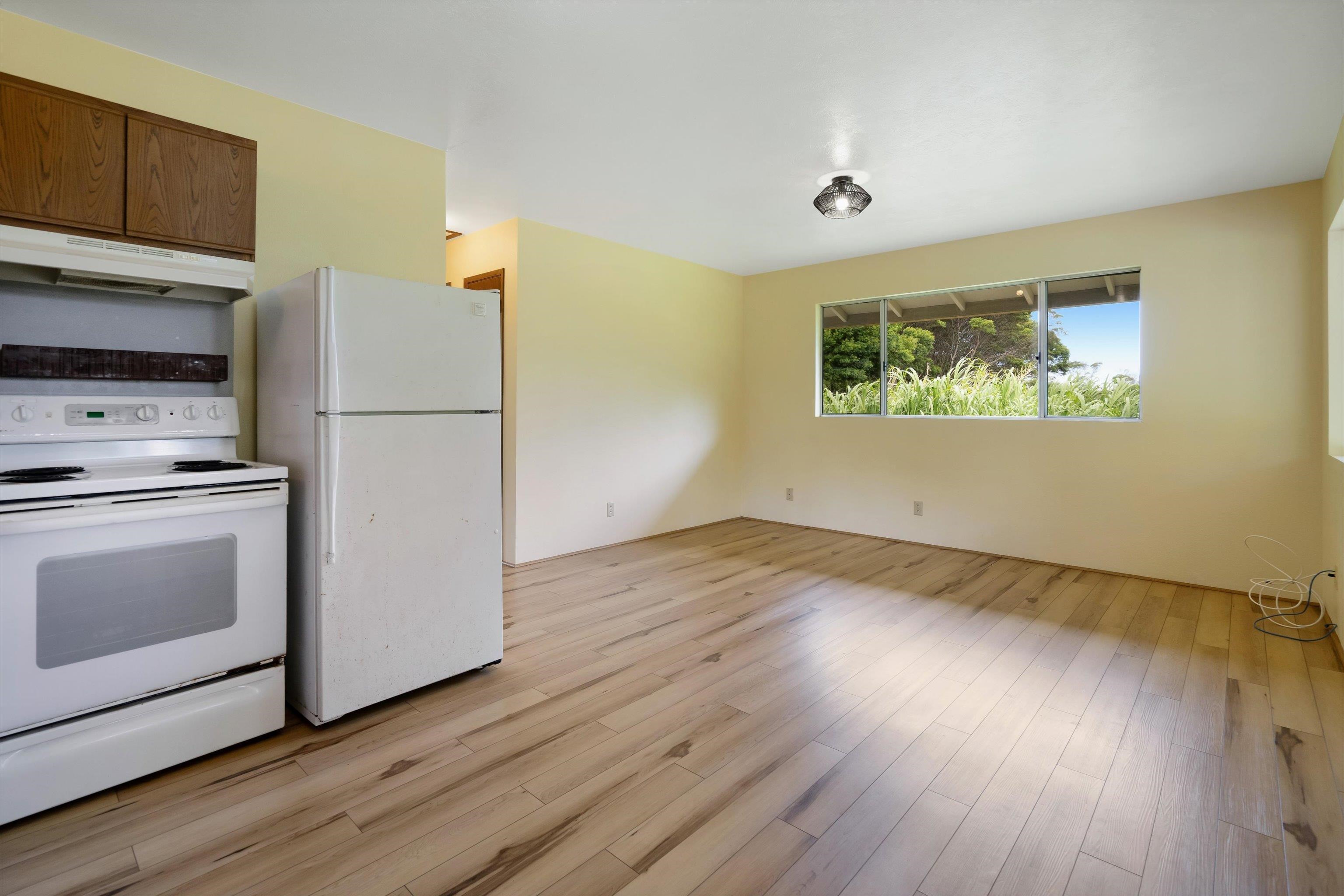 1784 West Kuiaha Road Haiku, HI 96708 - Photo 8 of 27 a view of kitchen and wooden floor
