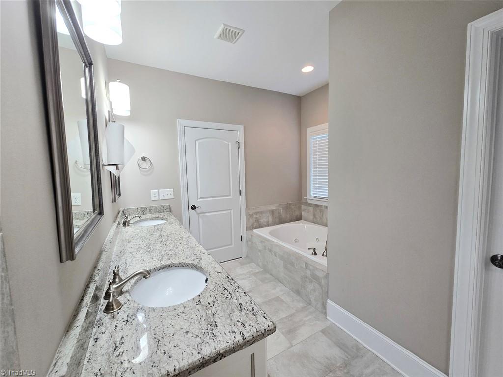 5029 Bennington Way High Point, NC 27262 - Photo 8 of 15 Gallery Image 8